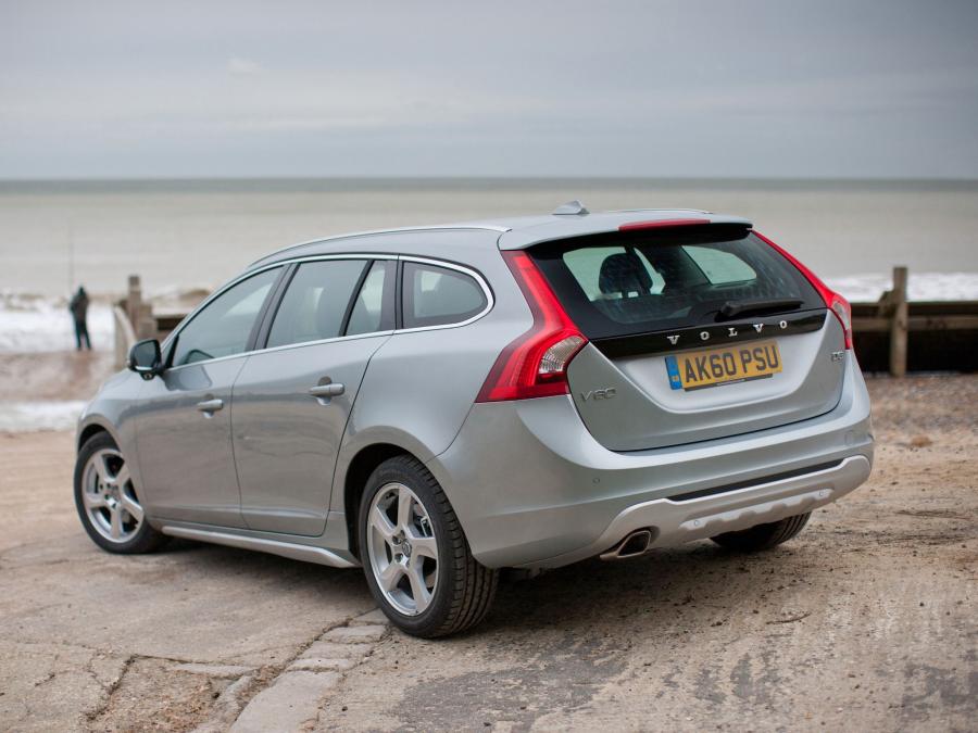  Volvo V60 D3 2010 года  (UK) (фото 14 из 21)